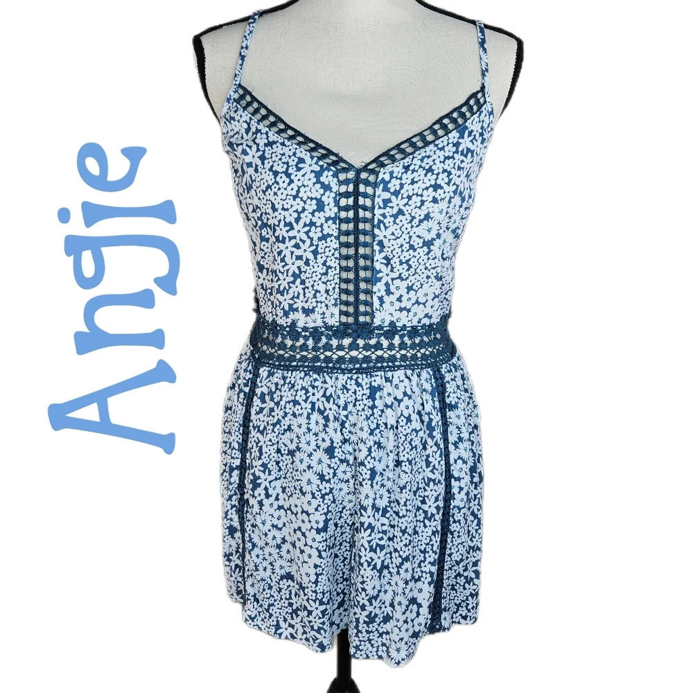 Angie Womens Blue-Green Floral Romper Sz M Crochet Inserts Adj. Straps Tie